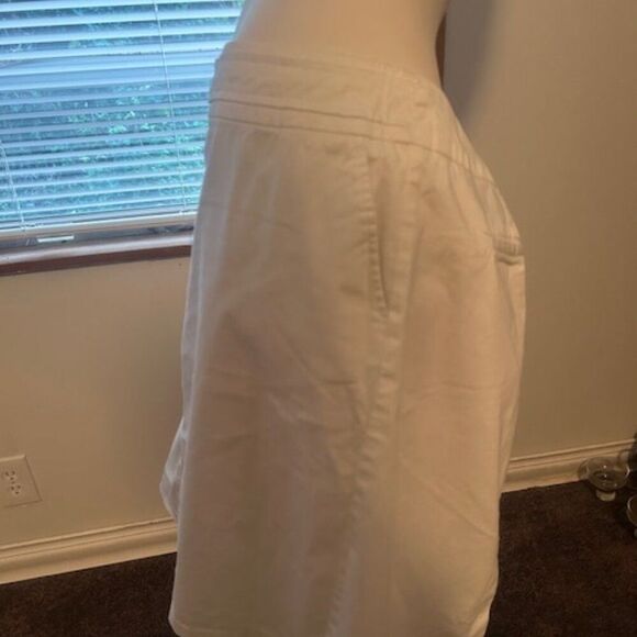 New York & Company White pencil skirt, size 18 - Picture 2 of 4